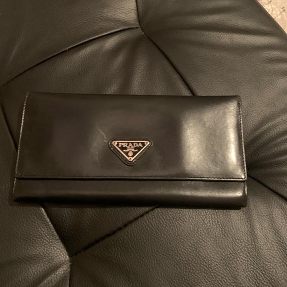 Prada long wallet in black - Picture 2 of 14